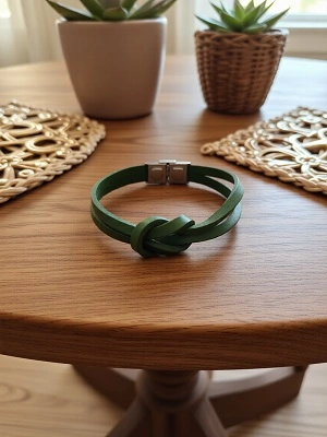 Кожаный браслет