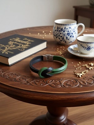 Кожаный браслет