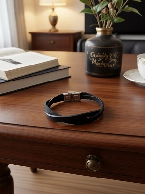 Кожаный браслет