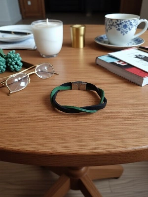 Кожаный браслет