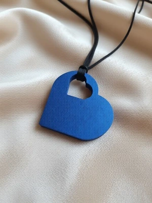 Кожаная подвеска сердце