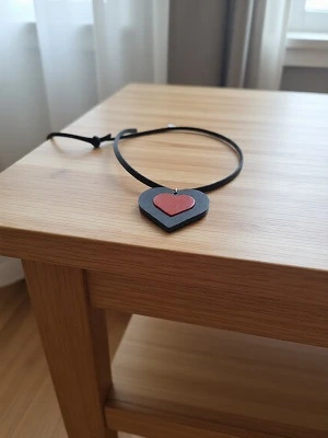 Кожаная подвеска ручной работы