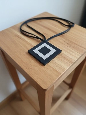 Кожаная подвеска ручной работы