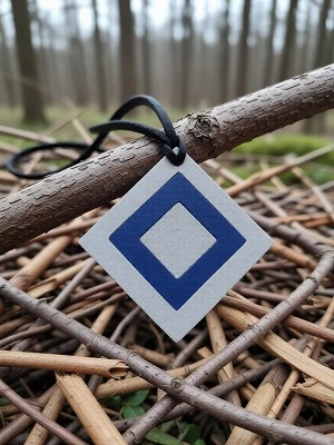 Кожаная подвеска