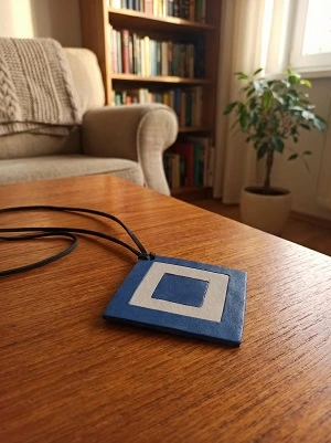 Кожаная подвеска