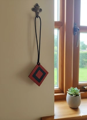 Кожаная подвеска