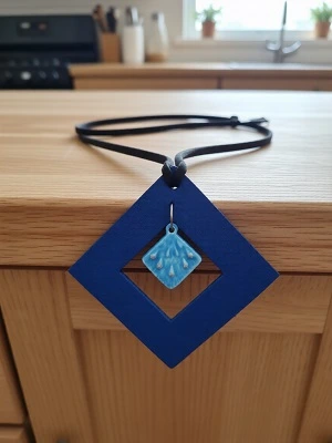 Кожаная подвеска