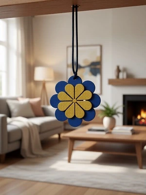 Кожаная подвеска цветок