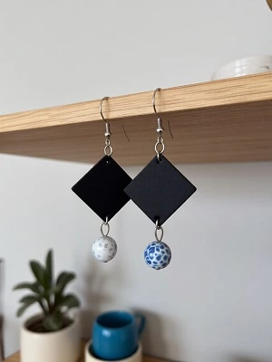 Кожаные серьги с натуральными камнями