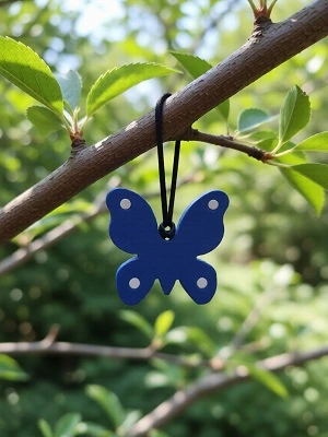 Кожаная подвеска бабочка