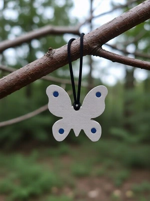 Кожаная подвеска бабочка